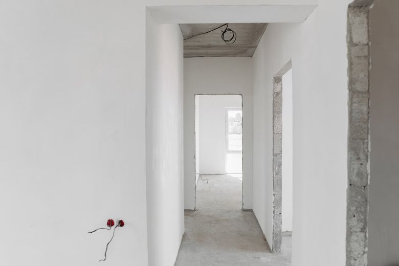 Какие перегородки устанавливает застройщик в White Box и в чём их слабое