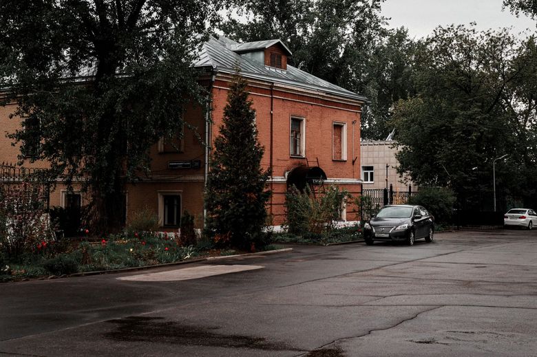 Какие нормативы и допуски важны при приемке работ в старом фонде